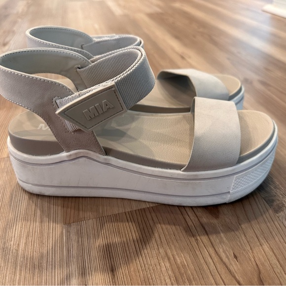MIA Women's Sandals in Light Gray - Picture 3 of 8